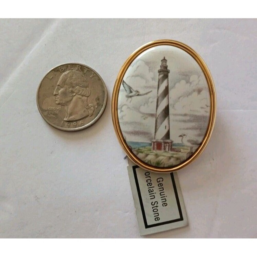 Vintage LIGHTHOUSE BROOCH Cape Lookout Painted Porcelain Pin Nautical New - Picture 4 of 6